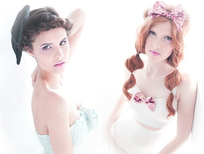 two strut hair models with spring hair color