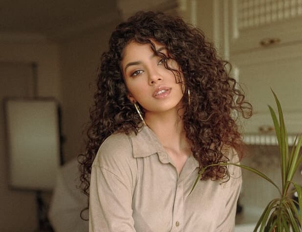 You are currently viewing What Are The Best Haircuts For Naturally Curly Hair?