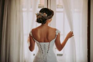 Read more about the article Timeless Bridal Hairstyles for Long Hair